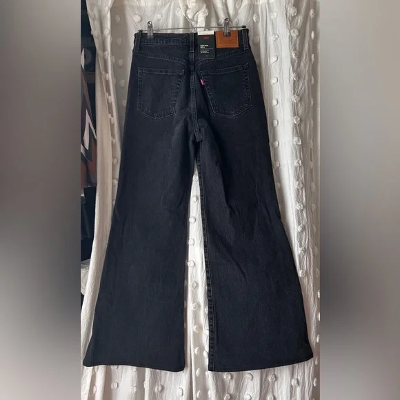 New Levi’s ribcage bell jeans - Picture 5 of 7
